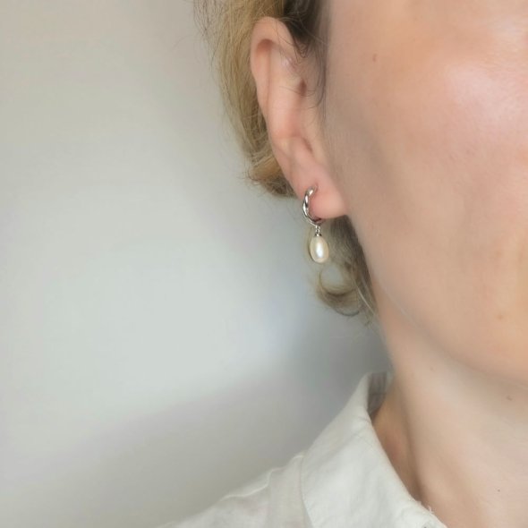 Σκουλαρίκια κρίκοι στριφτοί με Μαργαριτάρι - ΛΕΥΚΟ, ΑΣΗΜΙ, ΜΑΡΓΑΡΙΤΑΡΙ, WHITE - 2