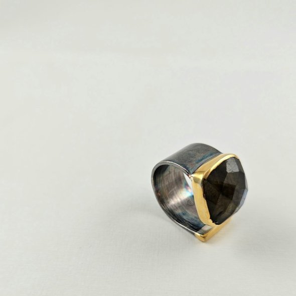 Δαχτυλίδι φαρδύ ανοιχτό με Λαμπραδορίτη - ΚΙΤΡΙΝΟ-ΜΑΥΡΟ, ΑΣΗΜΙ, ΛΑΜΠΡΑΝΤΟΡΙΤΗΣ, GREY-BLUE - 2