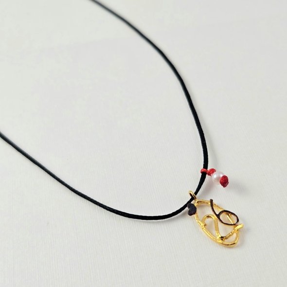 Κολιέ γούρι 2026 με Μαργαριτάρι - ΚΙΤΡΙΝΟ-ΜΑΥΡΟ, ΑΣΗΜΙ - 1