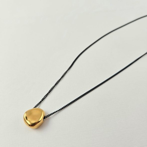 Κολιέ αλυσίδα μαύρη με χρυσό ακανόνιστο μενταγιόν - ΚΙΤΡΙΝΟ-ΜΑΥΡΟ, ΑΣΗΜΙ - 1