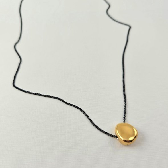 Κολιέ αλυσίδα μαύρη με χρυσό ακανόνιστο μενταγιόν - ΚΙΤΡΙΝΟ-ΜΑΥΡΟ, ΑΣΗΜΙ - 2