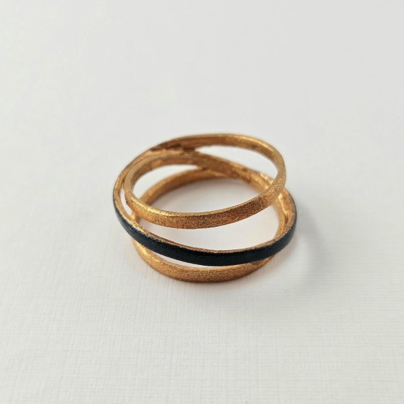 Δαχτυλίδι δίχρωμο με τρεις σειρές  - ΚΙΤΡΙΝΟ-ΜΑΥΡΟ, ΑΣΗΜΙ - 1