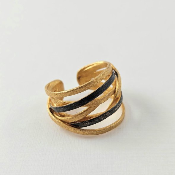 Δαχτυλίδι δίχρωμο με πολλαπλές σειρές  - ΚΙΤΡΙΝΟ-ΜΑΥΡΟ, ΑΣΗΜΙ - 1