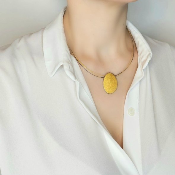 Κολιέ με οβάλ μενταγιόν - ΚΙΤΡΙΝΟ-ΜΑΥΡΟ, ΑΣΗΜΙ - 3