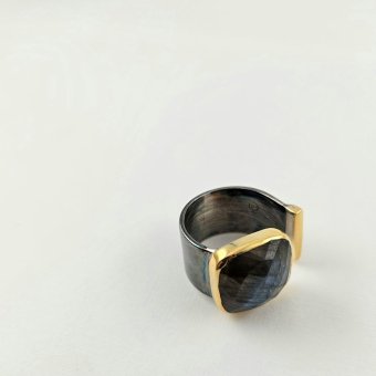 Δαχτυλίδι φαρδύ ανοιχτό με Λαμπραδορίτη - ΚΙΤΡΙΝΟ-ΜΑΥΡΟ, ΑΣΗΜΙ, ΛΑΜΠΡΑΝΤΟΡΙΤΗΣ, GREY-BLUE