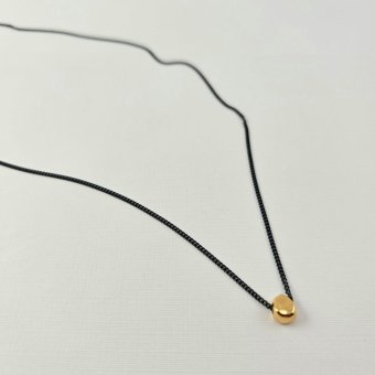 Κολιέ αλυσίδα μαύρη με χρυσό ακανόνιστο μενταγιόν - ΚΙΤΡΙΝΟ-ΜΑΥΡΟ, ΑΣΗΜΙ - 1
