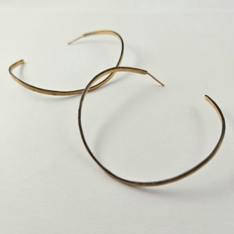 Σκουλαρίκια κρίκοι δίχρωμοι - ΚΙΤΡΙΝΟ-ΜΑΥΡΟ, ΑΣΗΜΙ